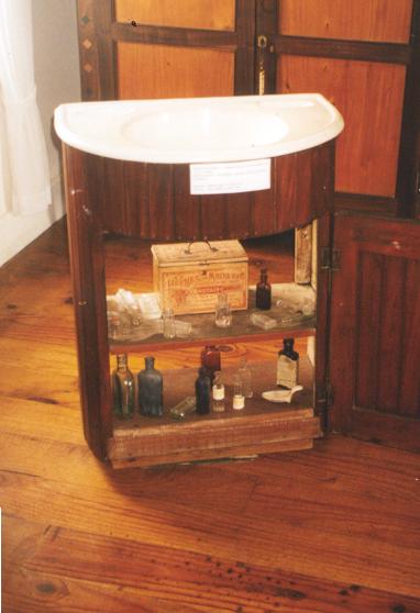 This porcelain washbasin came from the ' Sceptre ' which ran onto the rocks near Struisbaai in May 1925.