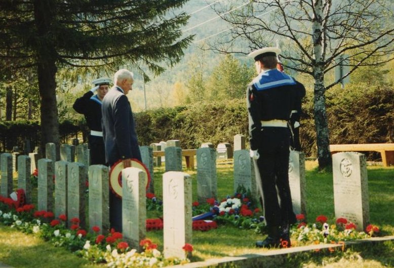 Cyril Cope at the graves of the men of Hardy and Hunter at Ballangen Cemetery, May. Photo Ron.Cope.