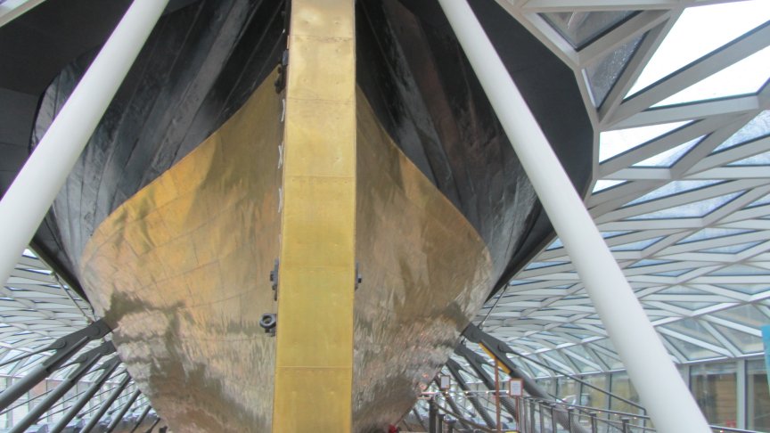 The elegant structure that supports the ship.