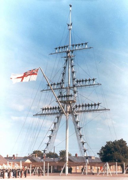 The famous mast. You can just see the boy at the top.