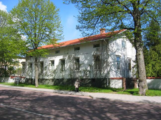 Gustav Erricson's house and gates.