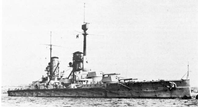 Kronprinz showing her thick foremast.