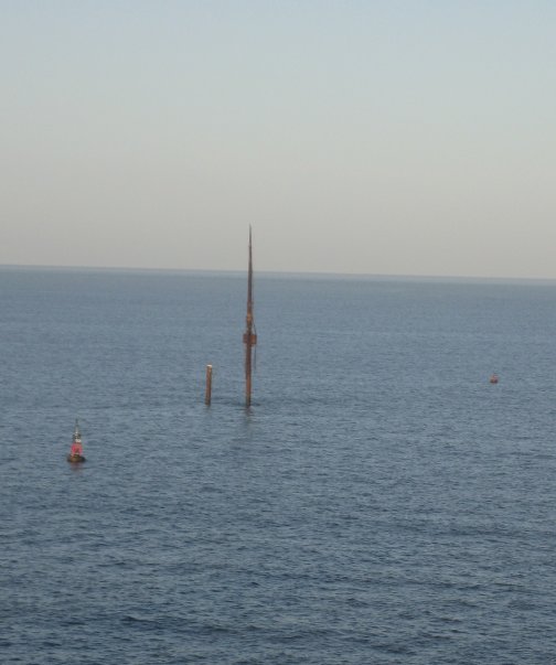 The mast of the Highland Chieftain. The mast of the Highland Chieftain.