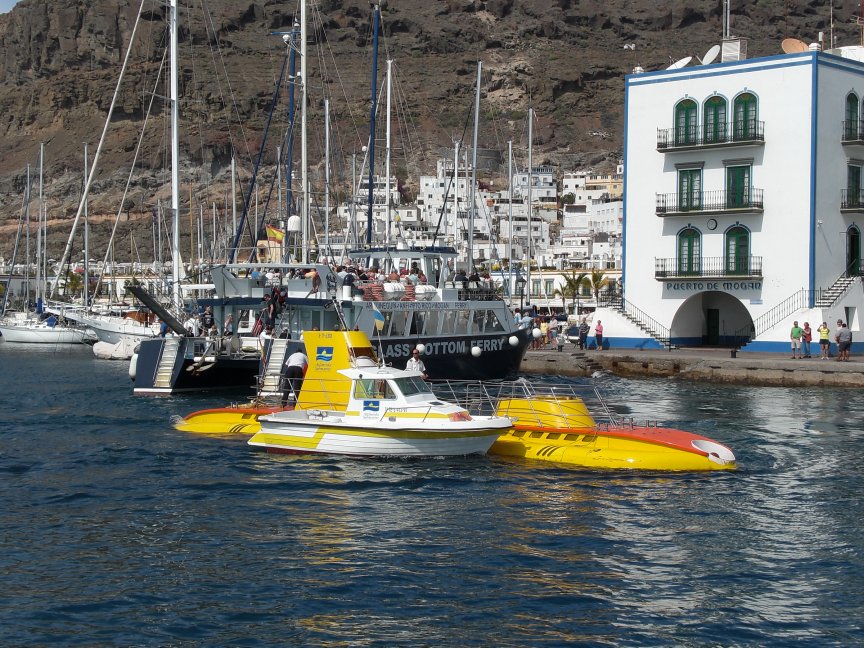 The Yellow Sub and safety boat. The Yellow Sub and safety boat.